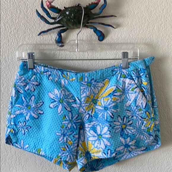 Lilly Pulitzer daisy blue shorts 🌼 - Picture 8 of 9
